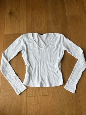 Brandy Melville White Ribbed V-Neck Long Sleeve Top